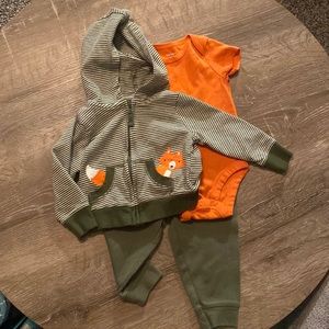 9 months, 3-piece outfit, Carter’s